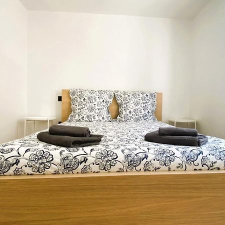 Marie Antoinette - Appartement 2 Chambres, Centre Ville, Terrasse, Moderne アンティーブ エクステリア 写真