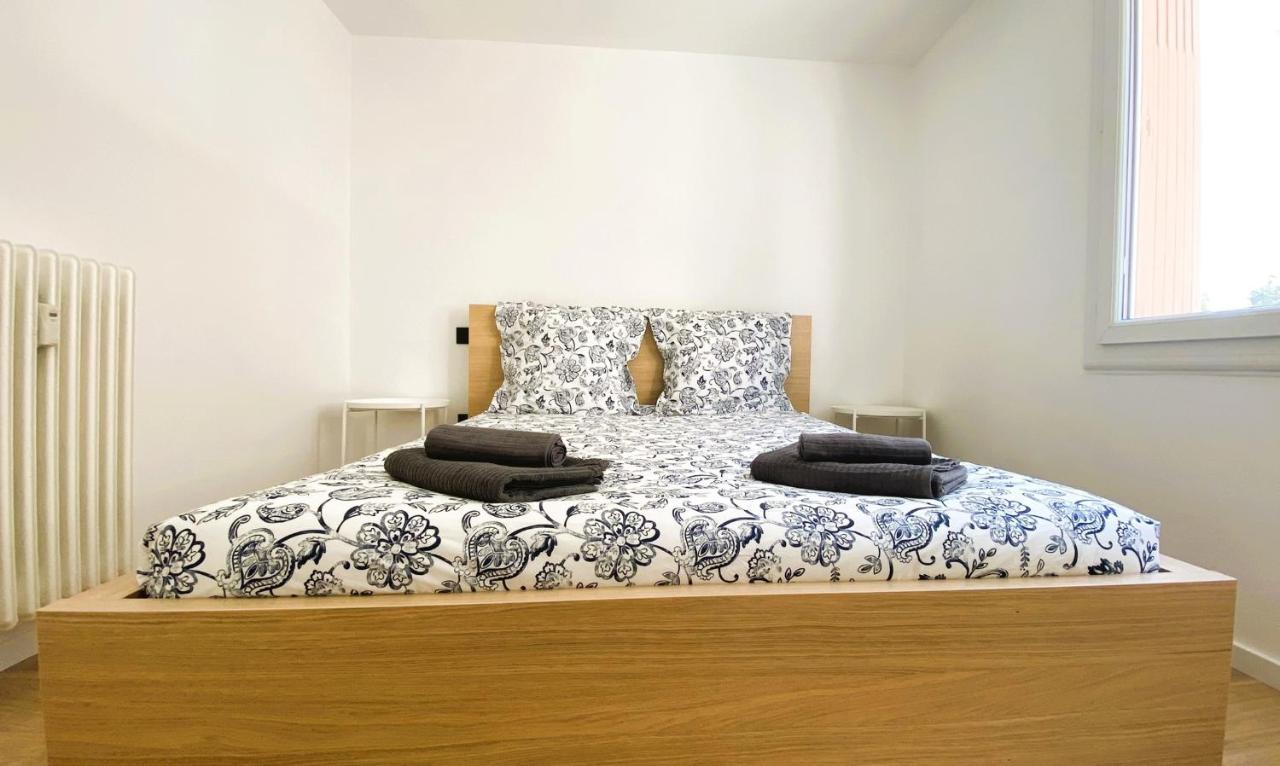 Marie Antoinette - Appartement 2 Chambres, Centre Ville, Terrasse, Moderne アンティーブ エクステリア 写真